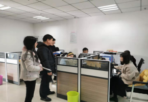  周志奇率隊檢查各科室、子公司綜治工作