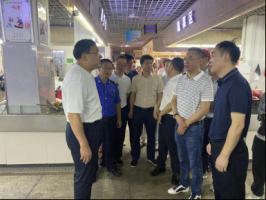 孫鑫深入同叔路農(nóng)貿(mào)市場督導(dǎo) “創(chuàng)文鞏衛(wèi)”工作